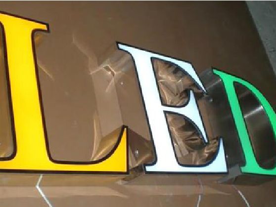 青川介绍LED招牌的基础知识。