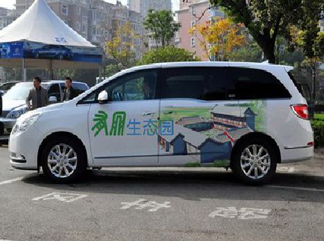 青川户外车贴喷绘如何保持效果?