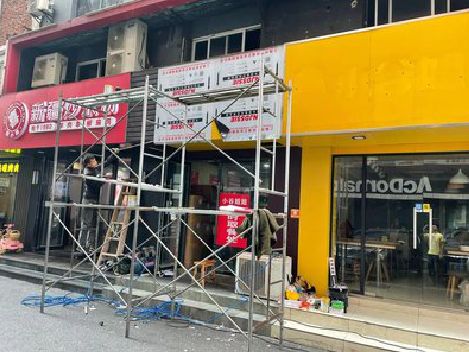 青川制作广告招牌如何避免它发黄？